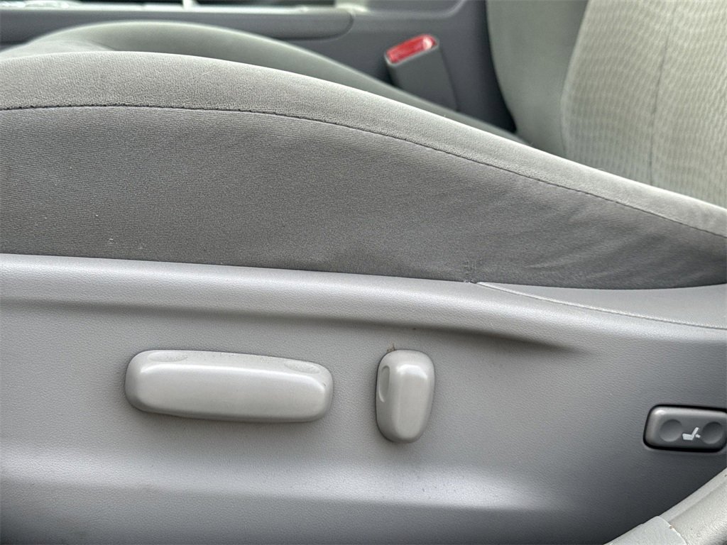 Used 2011 Toyota Camry LE image 14