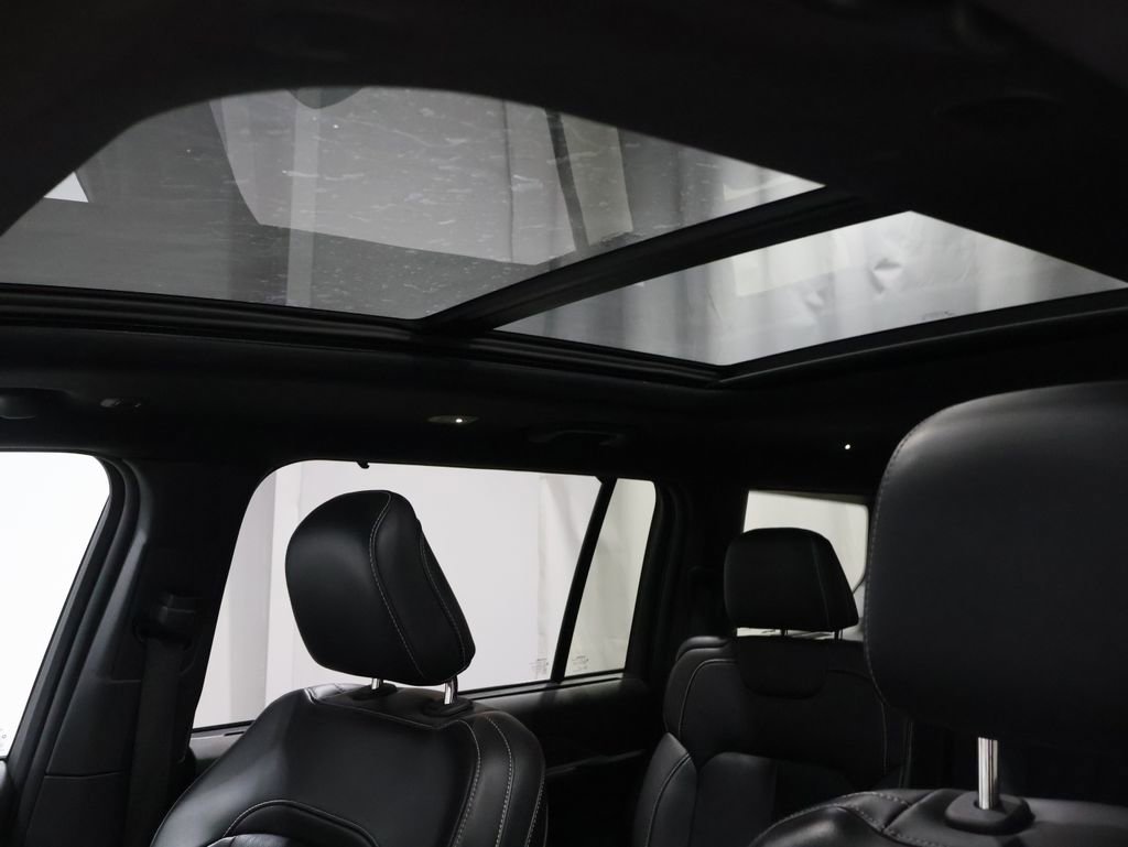 Used 2024 Jeep Grand Cherokee L Limited w/ Luxury Tech Group II image 10