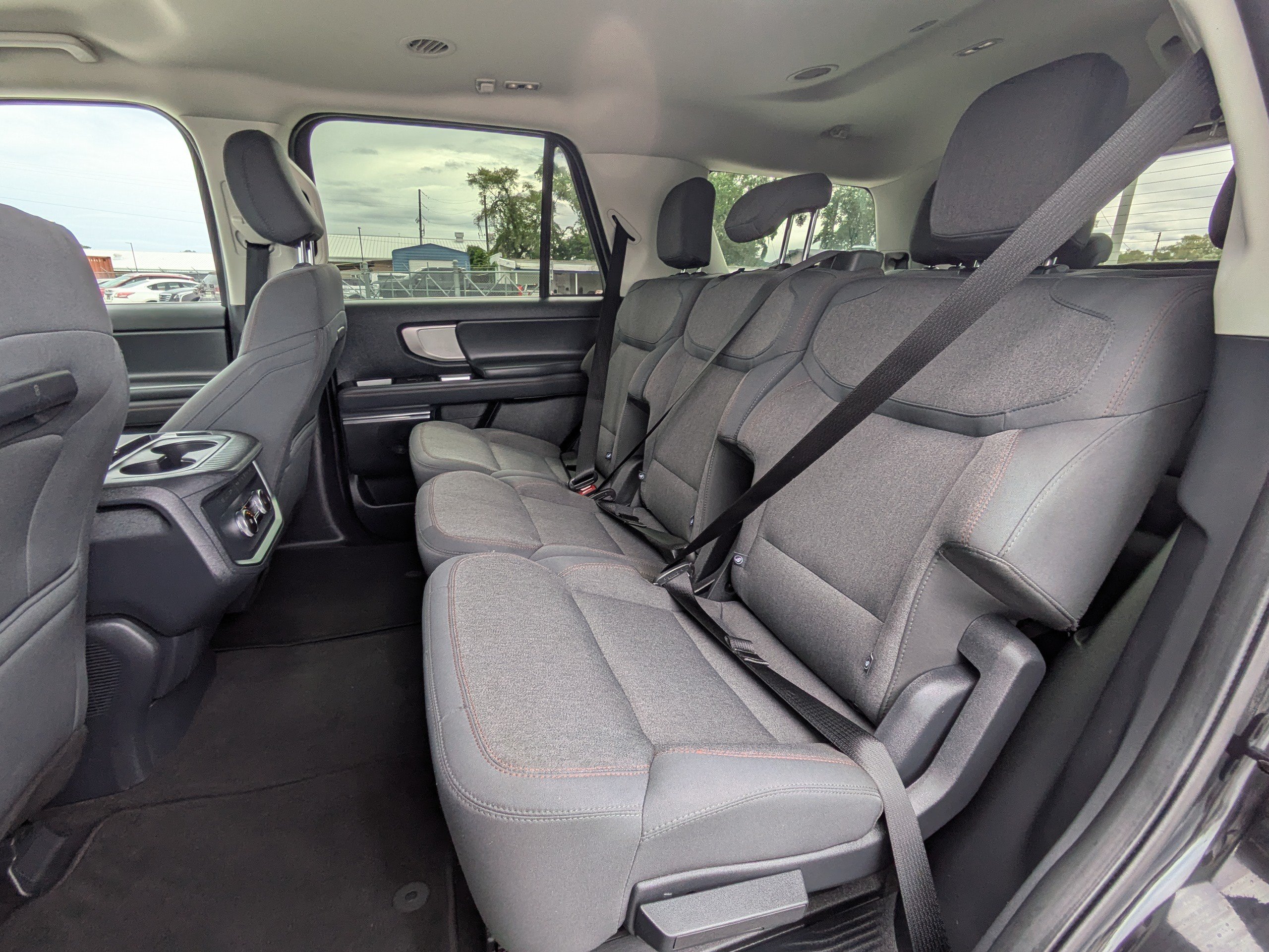Used 2025 Ford Expedition Active RWD image 14