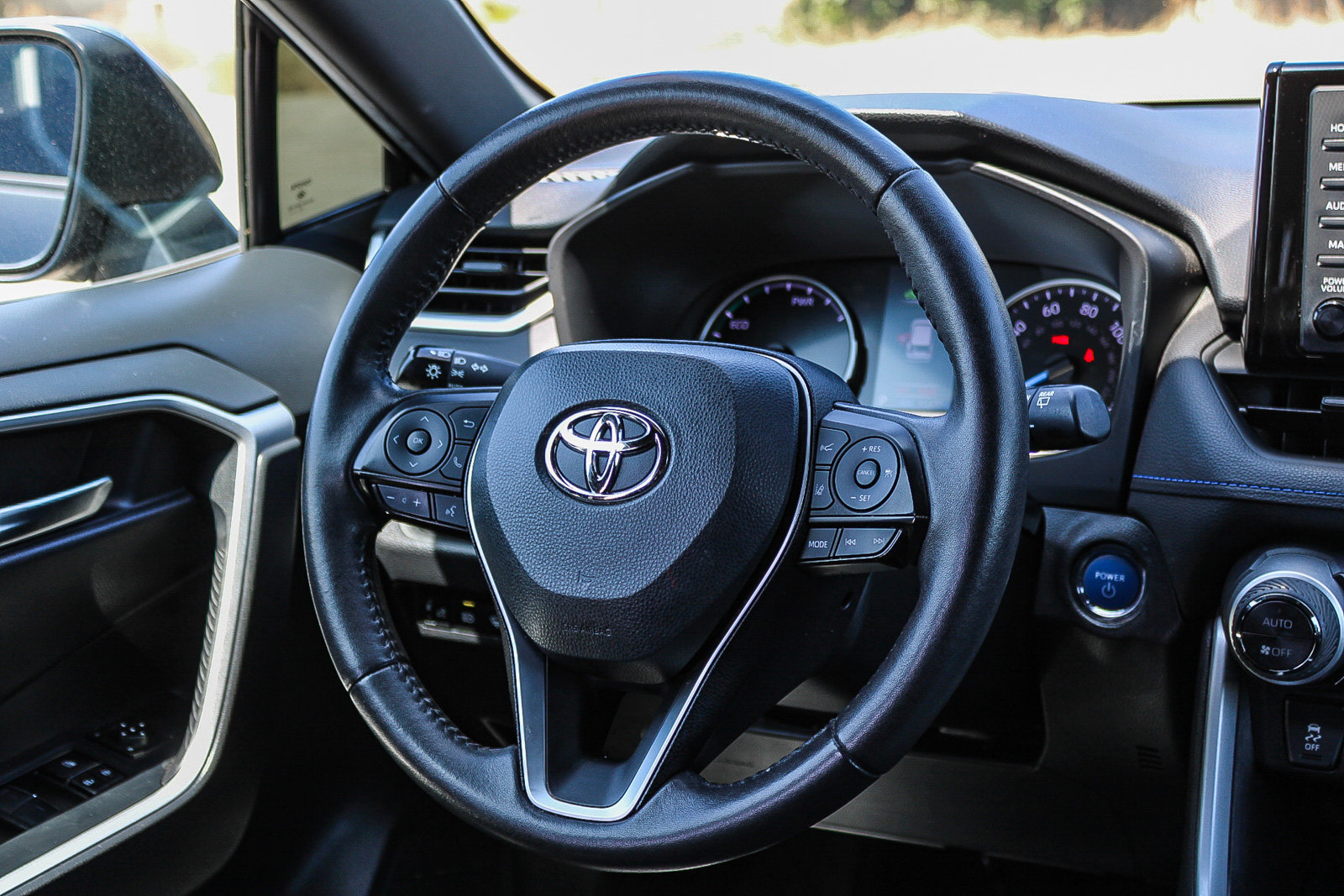Used 2022 Toyota RAV4 SE w/ Convenience Package AWD/4WD image 17
