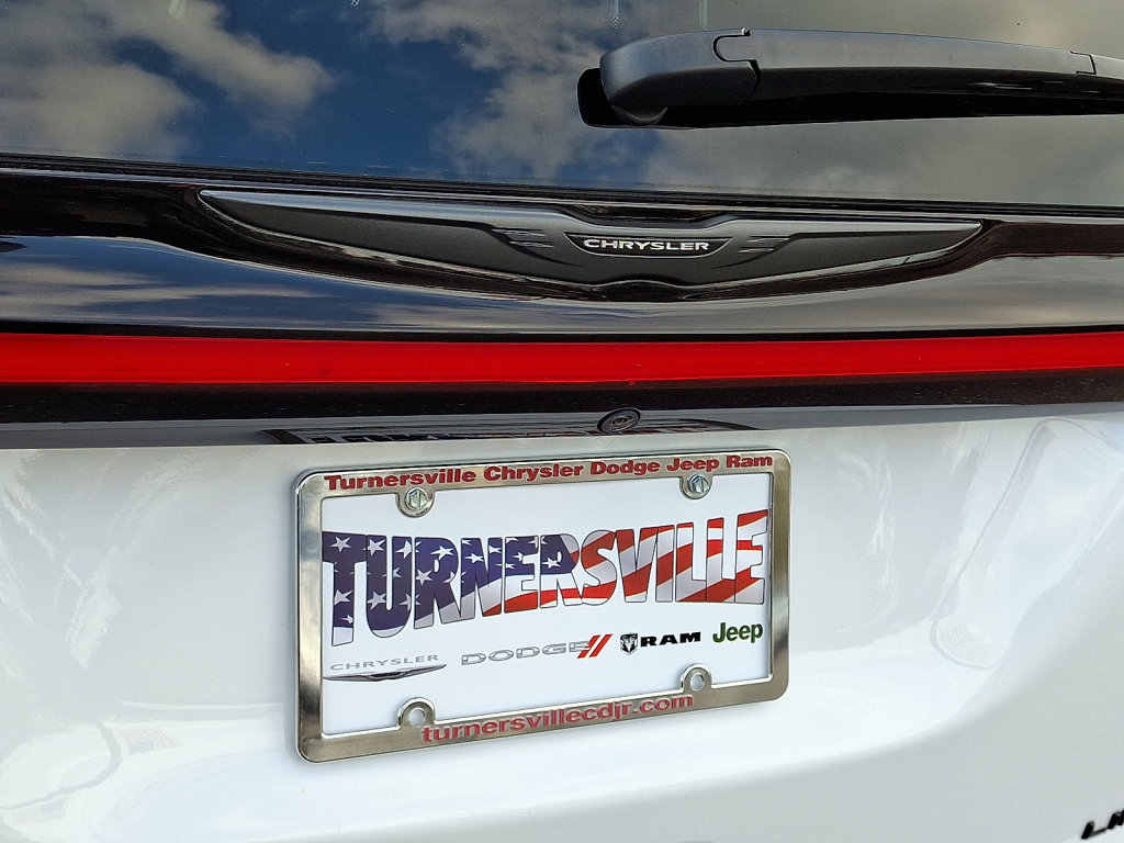 Used 2025 Chrysler Pacifica Limited image 17