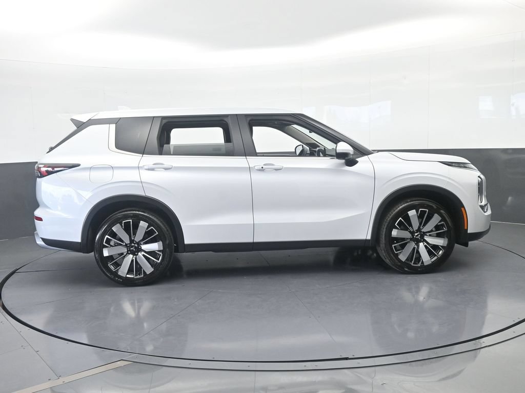 New 2026 Mitsubishi Outlander SE FWD image 7