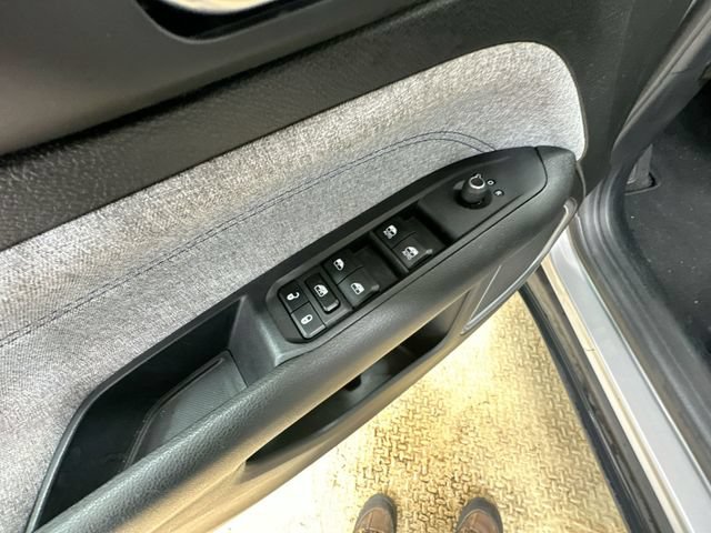 Used 2024 Jeep Compass Latitude AWD/4WD image 16