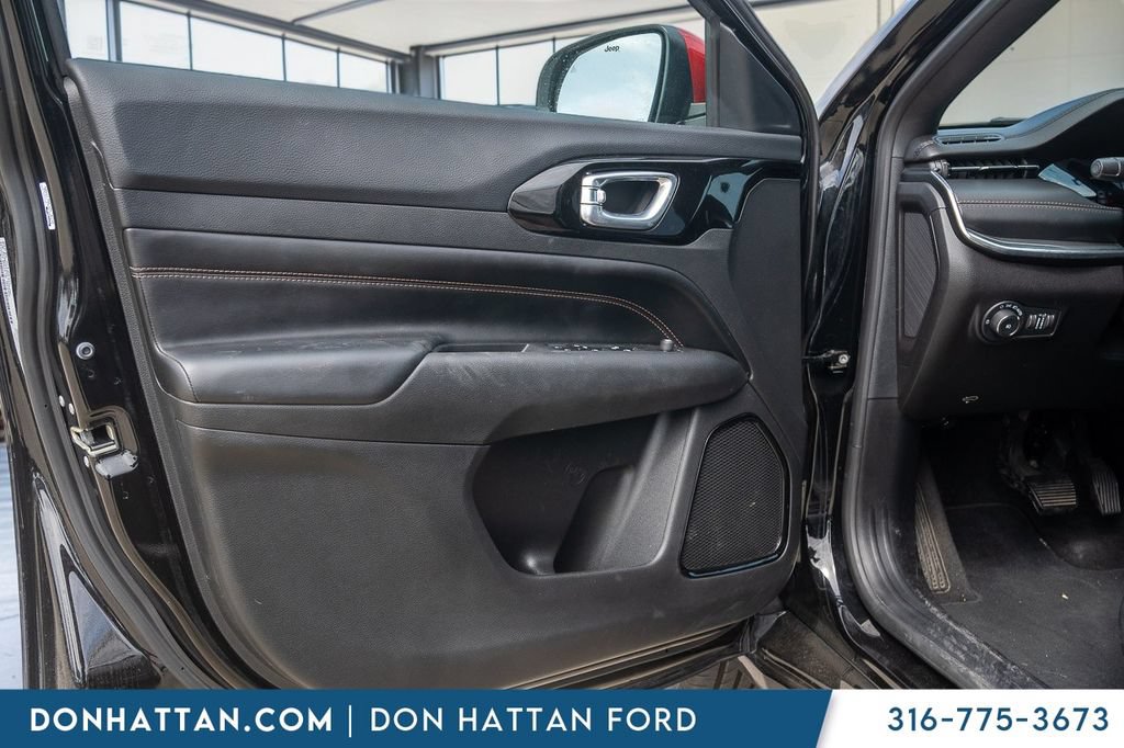 Used 2023 Jeep Compass Limited AWD/4WD image 12