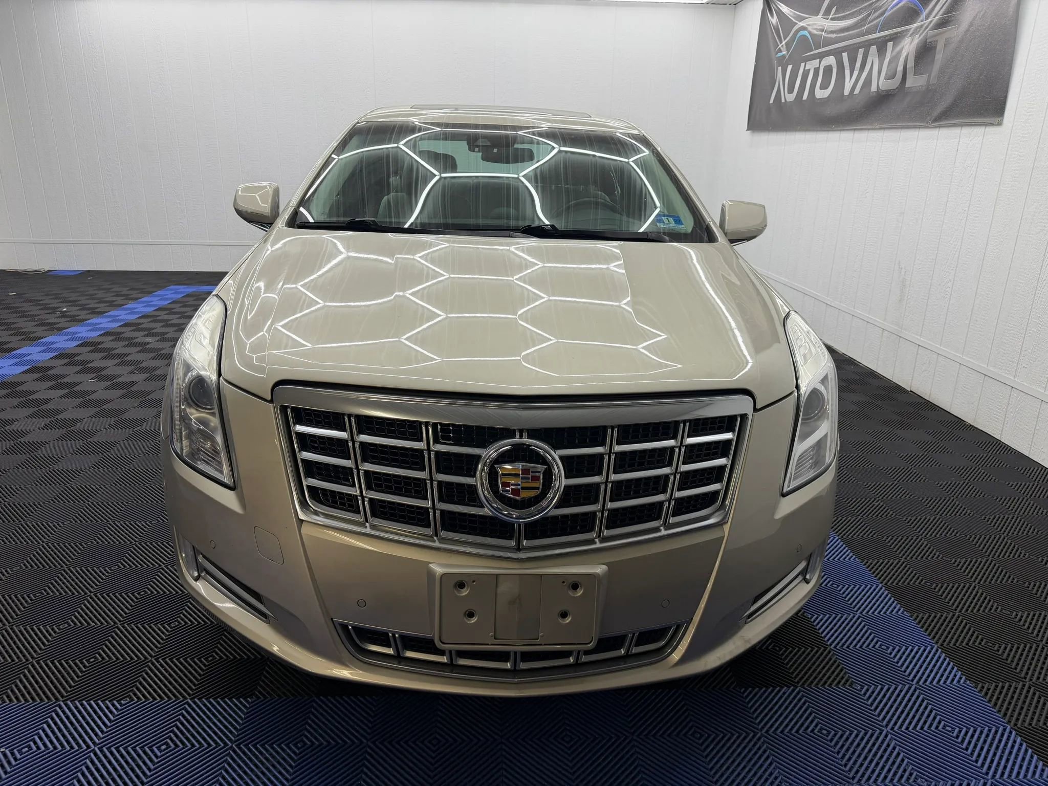 Used 2014 Cadillac XTS Luxury w/ Driver Awareness Package FWD image 4