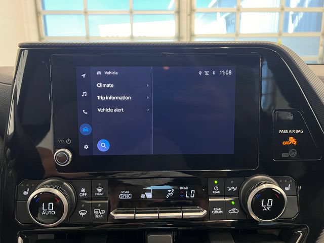 Used 2025 Toyota Highlander XSE AWD/4WD image 28