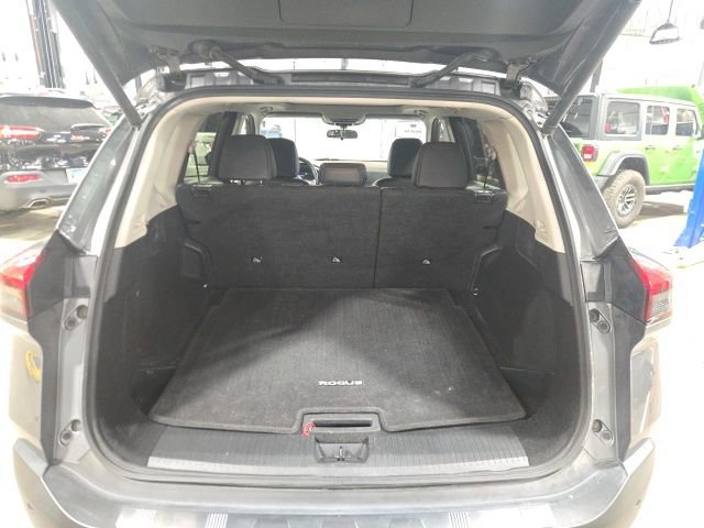 Used 2021 Nissan Rogue SV w/ Premium Package image 12