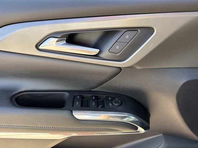 Used 2025 Chevrolet Traverse LT image 43