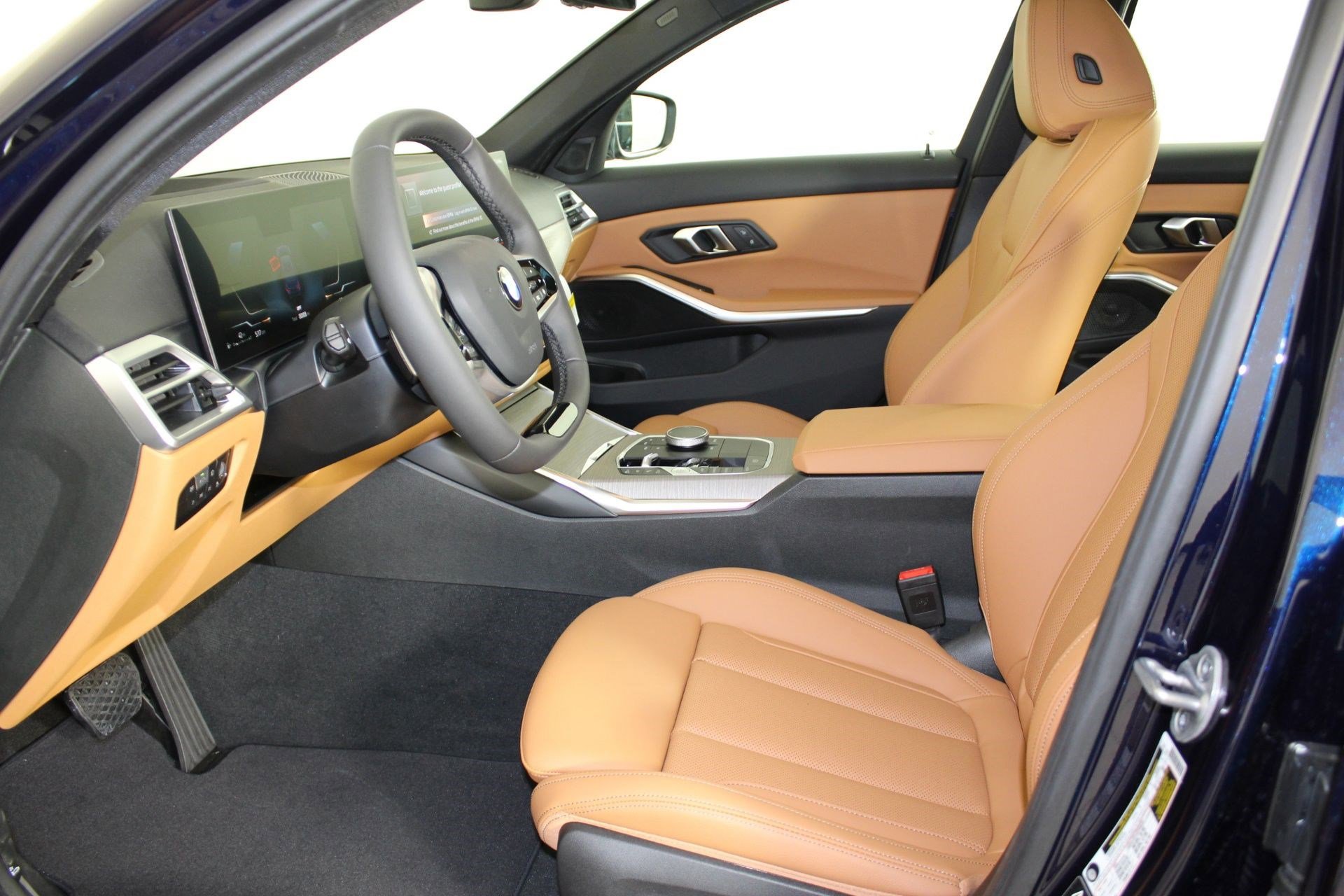 New 2026 BMW 330i xDrive Sedan w/ Premium Package AWD/4WD image 22