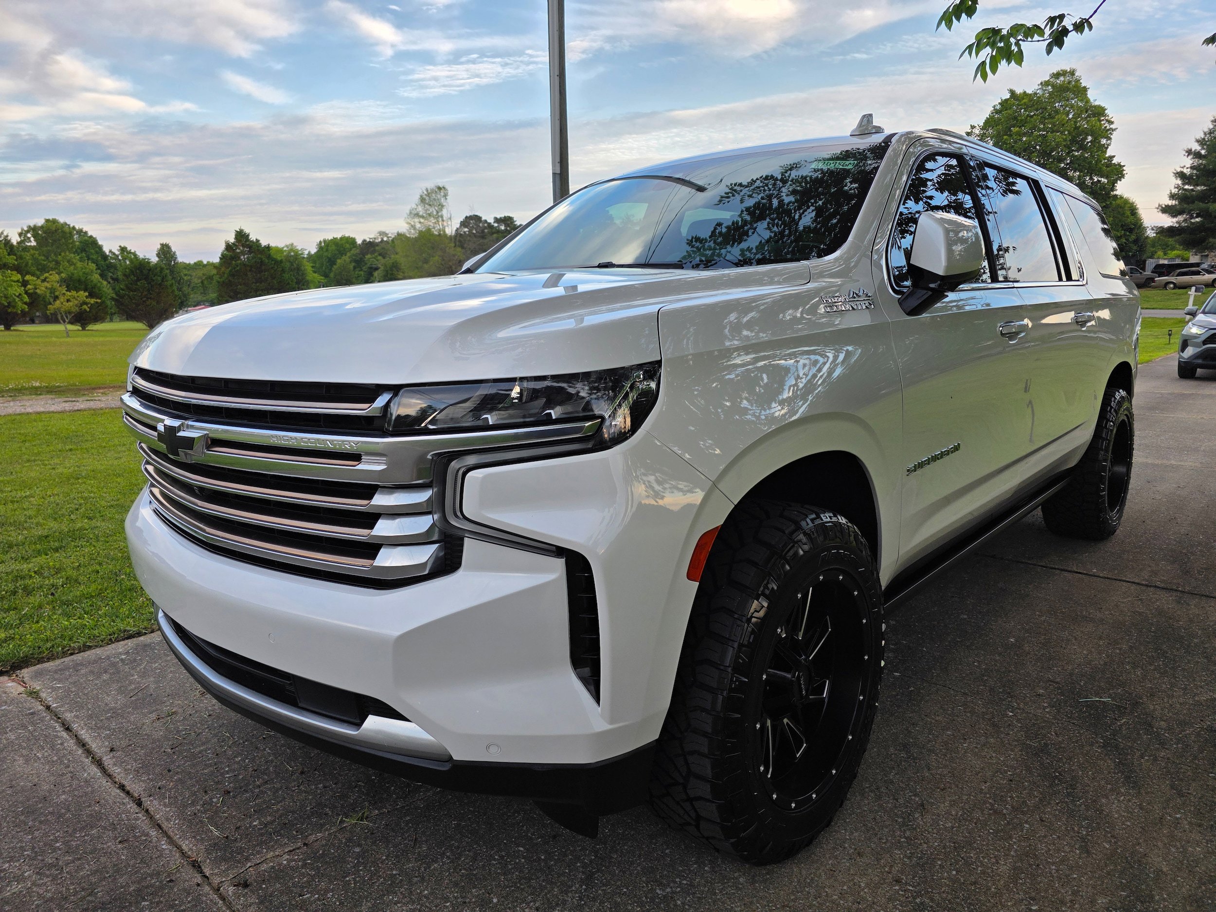 Used 2021 Chevrolet Suburban High Country AWD/4WD image 1