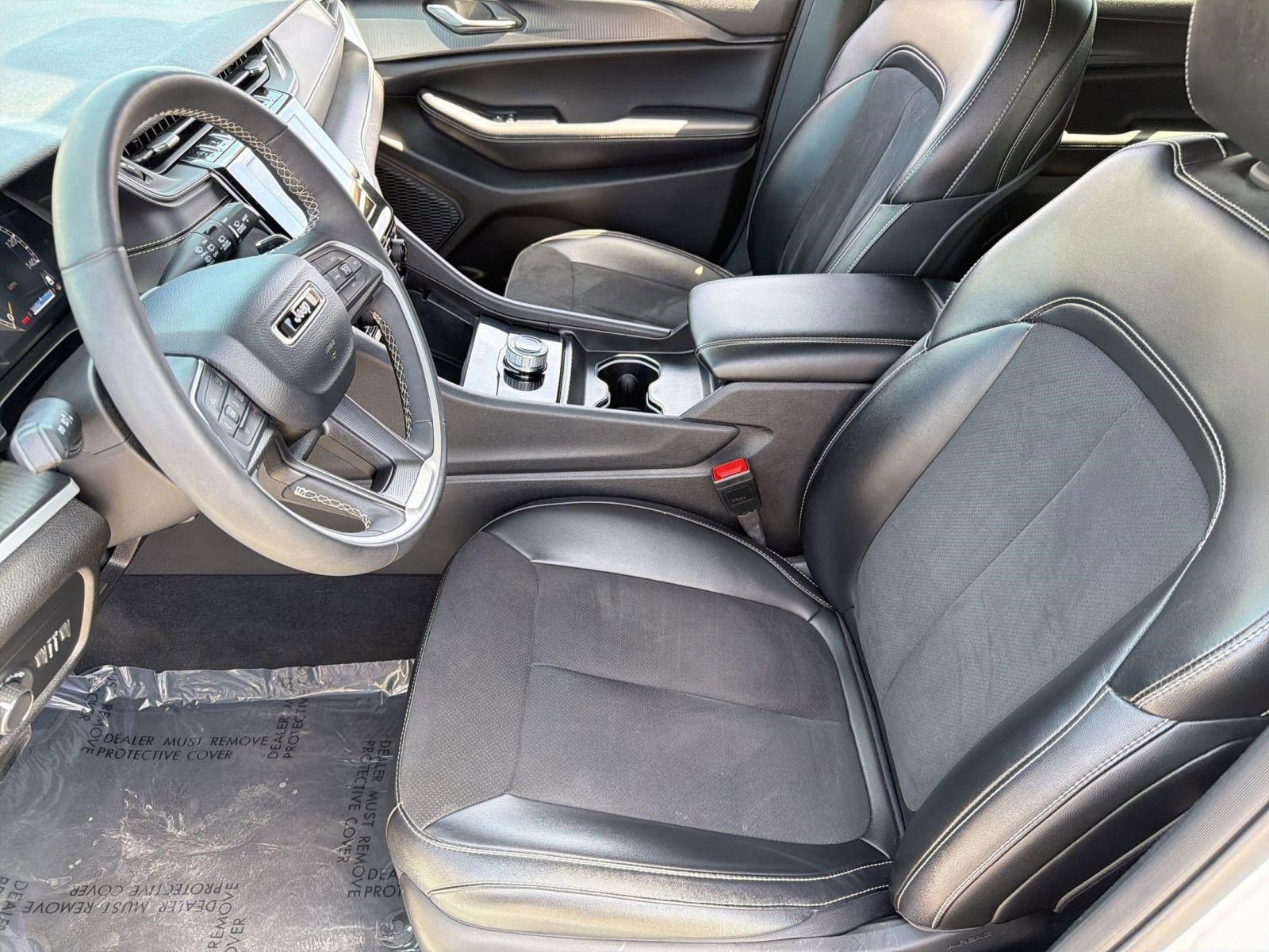 Used 2024 Jeep Grand Cherokee L Laredo AWD/4WD image 5