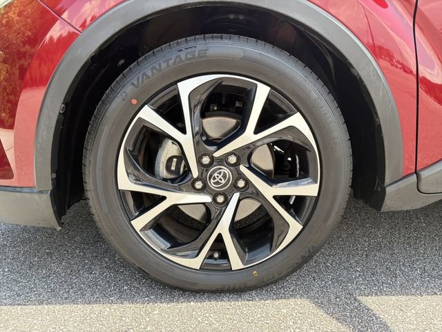 Used 2018 Toyota C-HR XLE FWD image 13