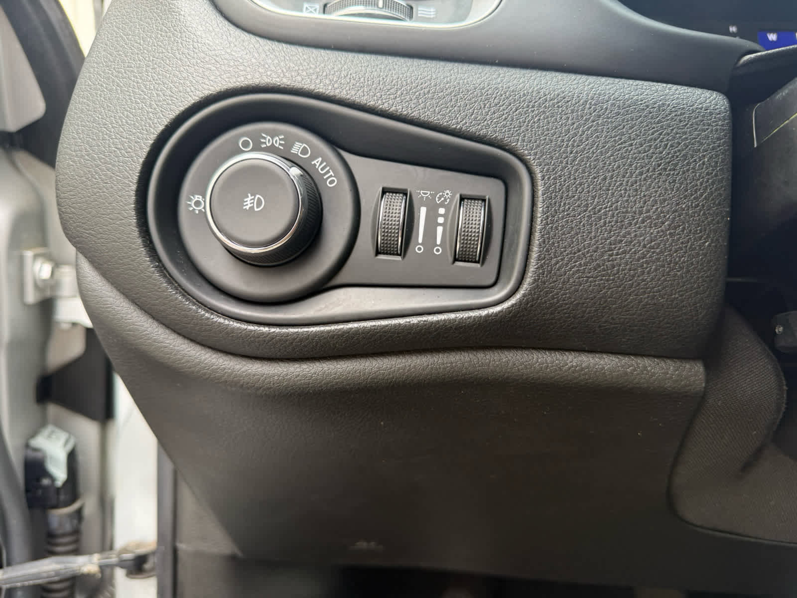 Used 2020 Jeep Renegade Latitude image 13