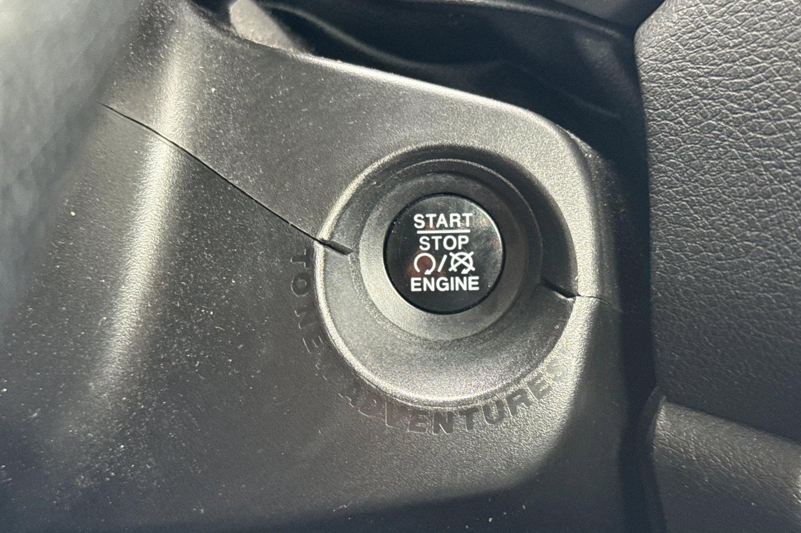 Used 2017 Jeep Renegade Latitude image 34