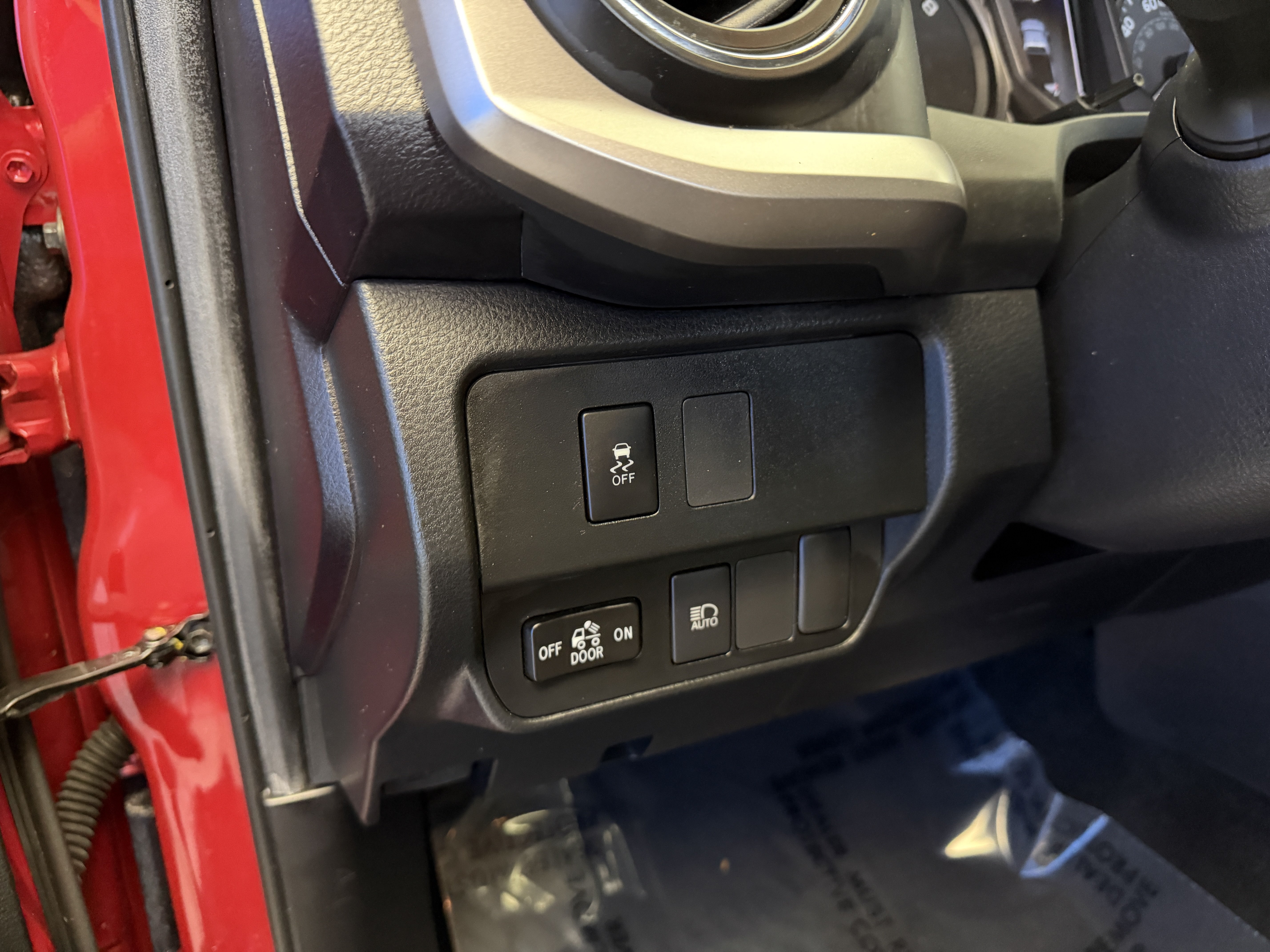 Used 2022 Toyota Tacoma SR5 AWD/4WD image 14