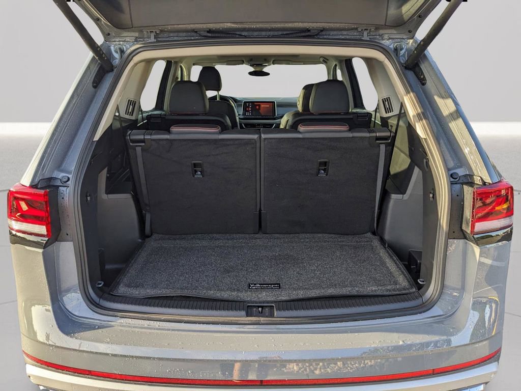 Certified 2025 Volkswagen Atlas Peak Edition SE AWD/4WD image 10
