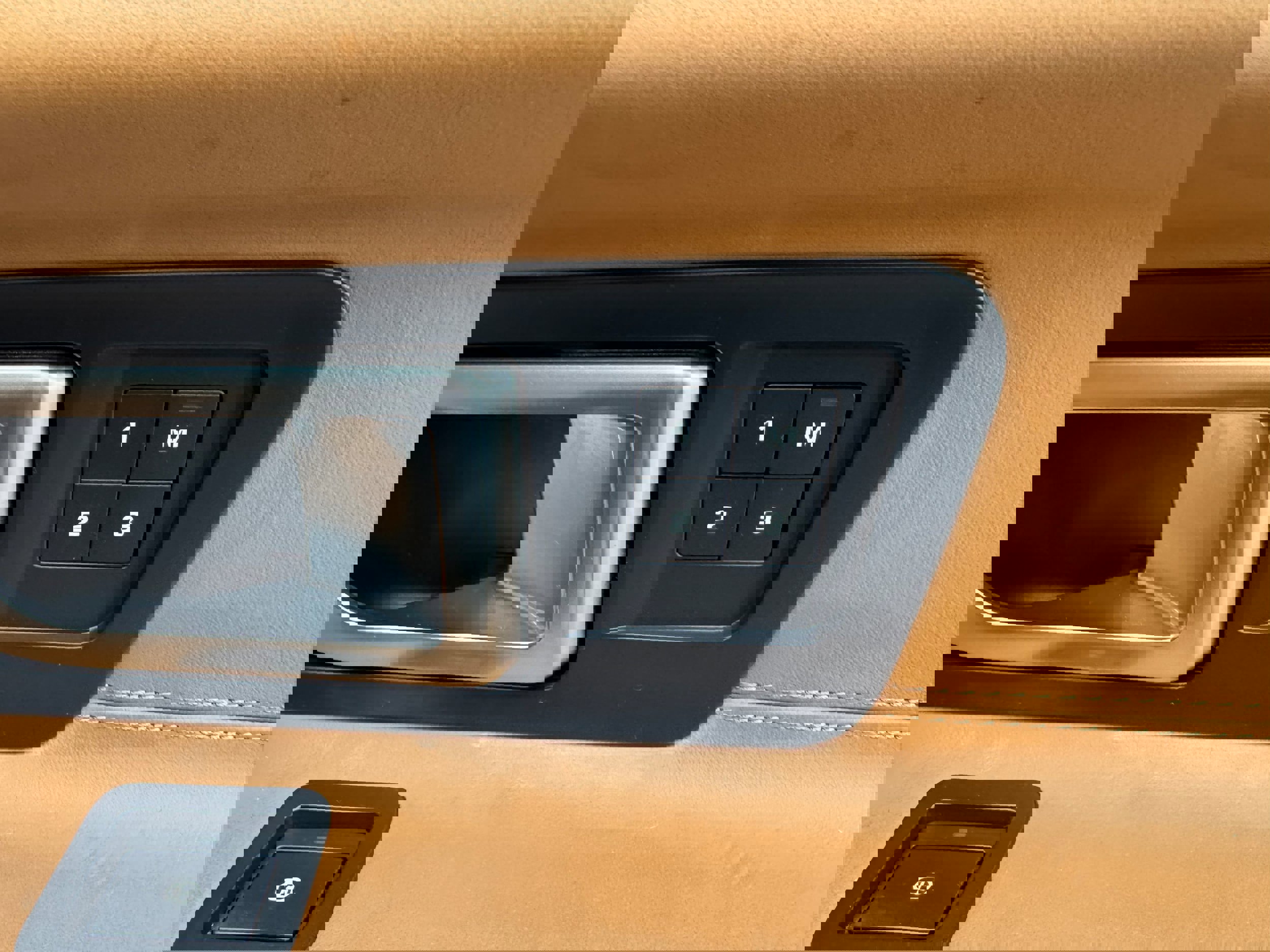 Used 2019 Land Rover Discovery Sport HSE Luxury image 23