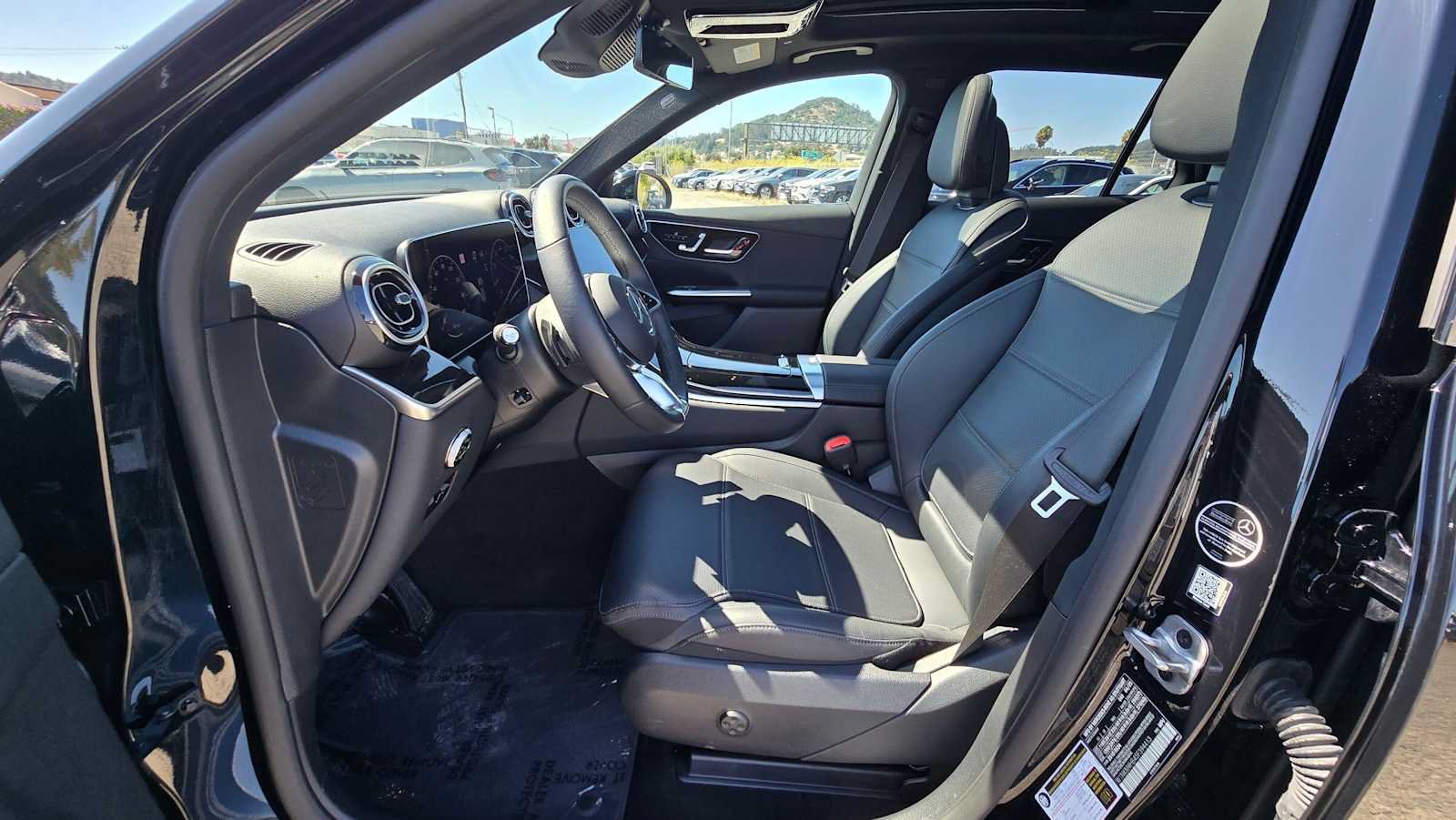 Used 2025 Mercedes-Benz GLC 300 4MATIC image 21