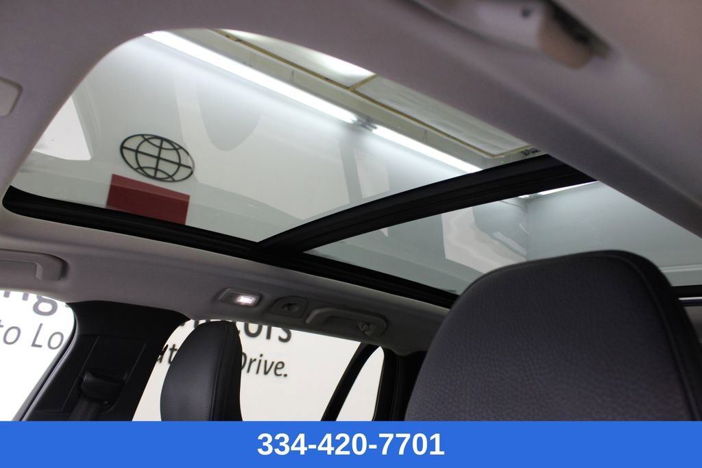 Used 2025 Volvo V60 B5 Cross Country Plus image 13