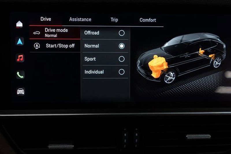 Used 2023 Porsche Cayenne Platinum Edition image 28