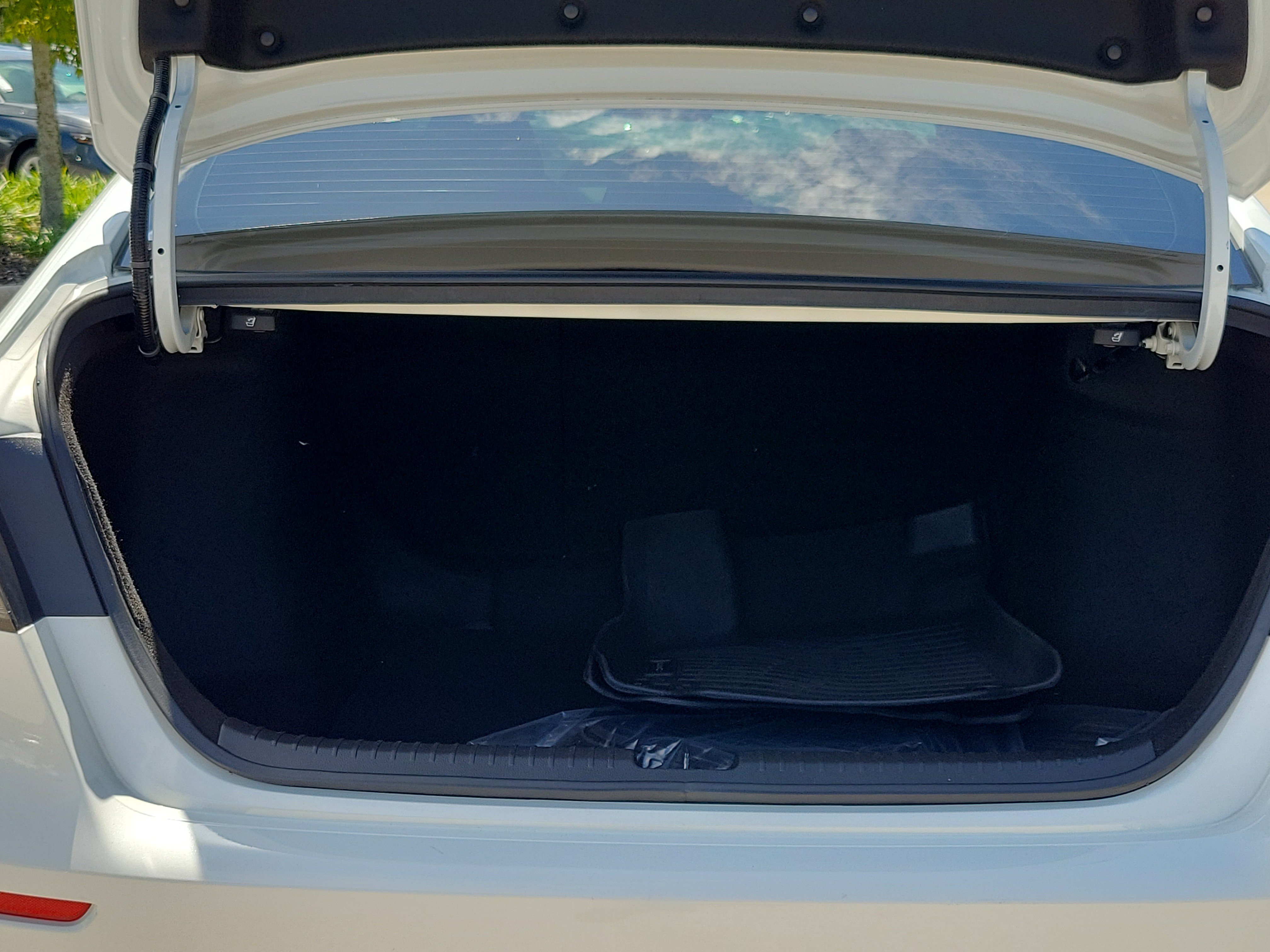 Used 2024 Honda Accord EX image 9