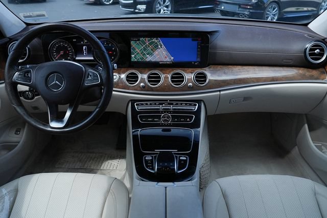 Used 2018 Mercedes-Benz E 300 4MATIC image 2