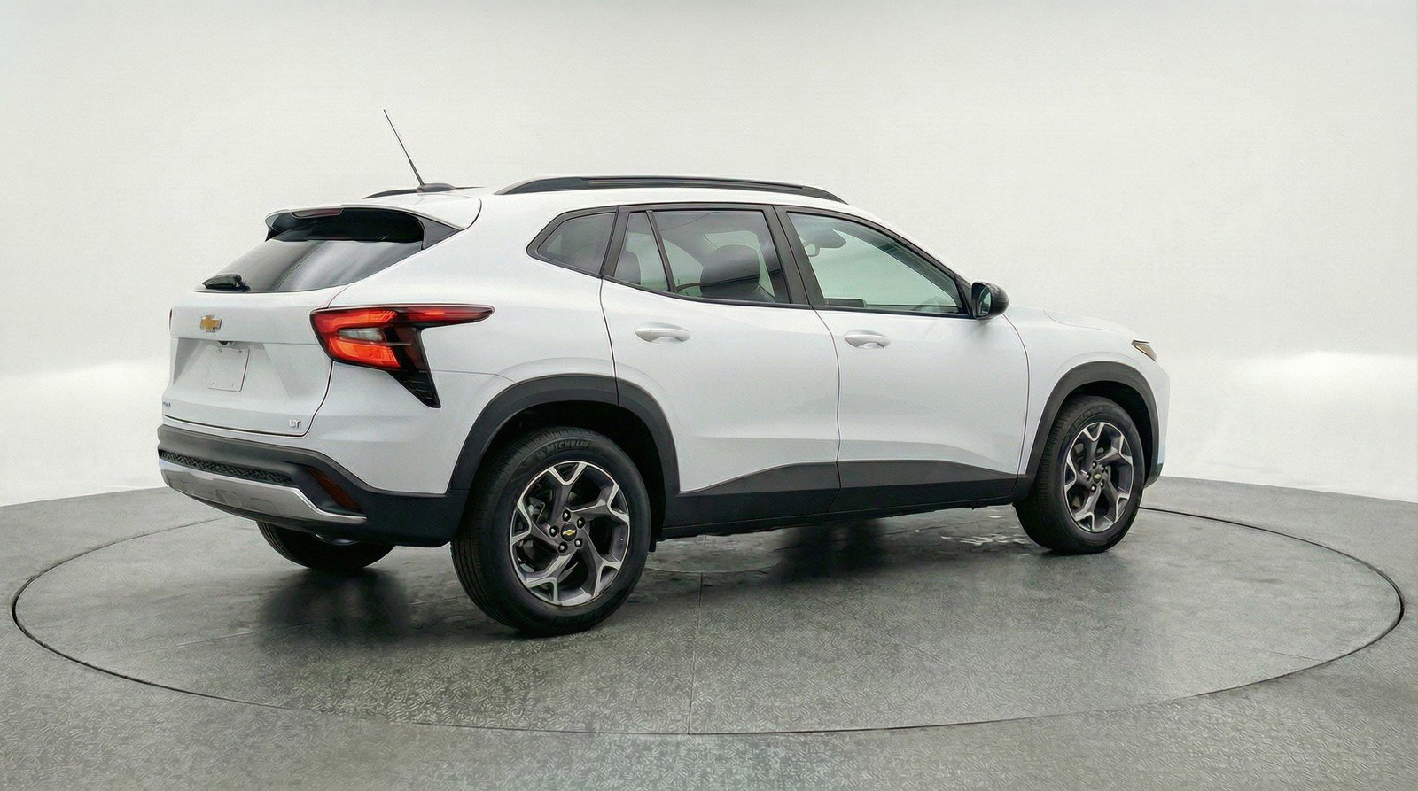 Used 2025 Chevrolet Trax LT w/ LT Convenience Package image 9