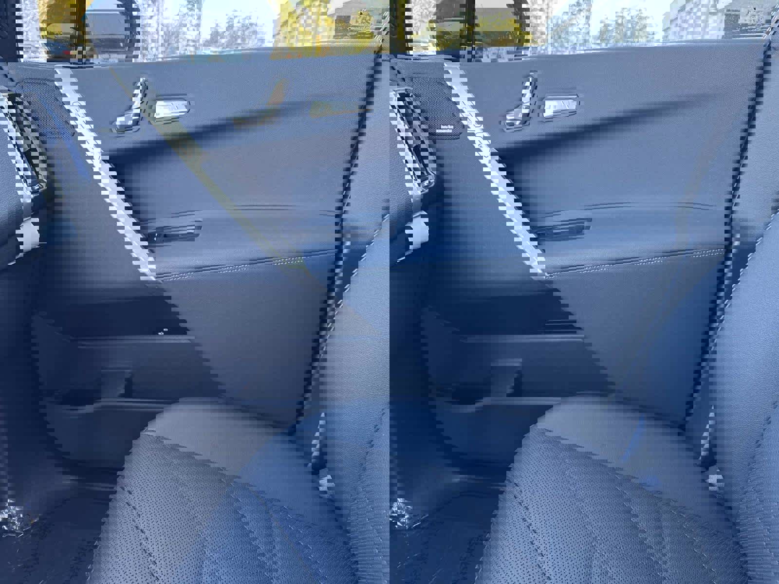 Certified 2025 BMW iX xDrive50 w/ Premium Package image 23