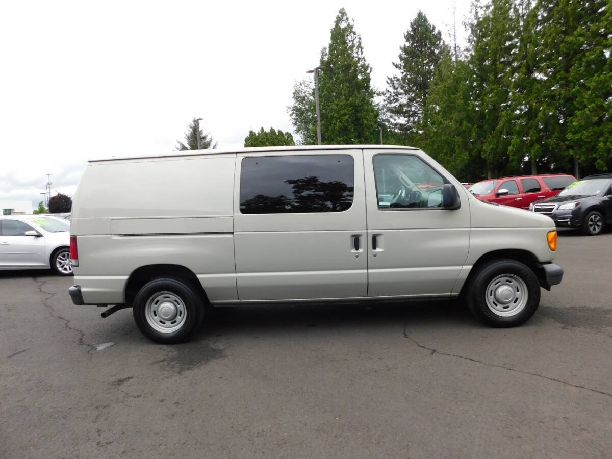 Used 2006 Ford E-150 and Econoline 150 RWD image 16