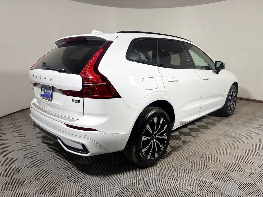 Used 2024 Volvo XC60 B5 Plus w/ Protection Package Premier AWD/4WD image 7