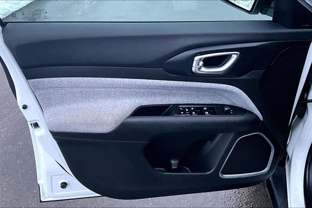 Used 2024 Jeep Compass Latitude image 23