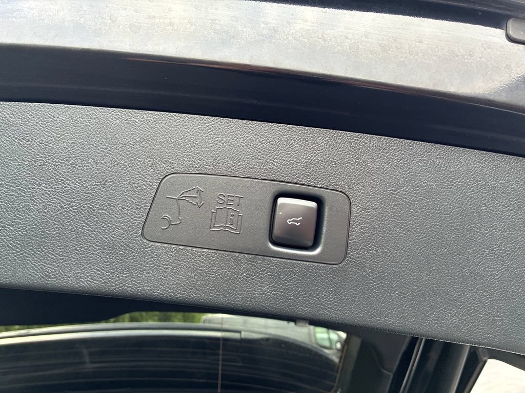 Used 2021 Lincoln Corsair AWD w/ Equipment Group 101A image 17