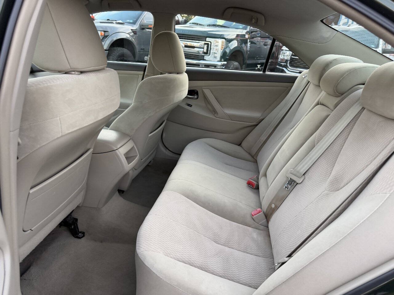 Used 2011 Toyota Camry LE FWD image 17