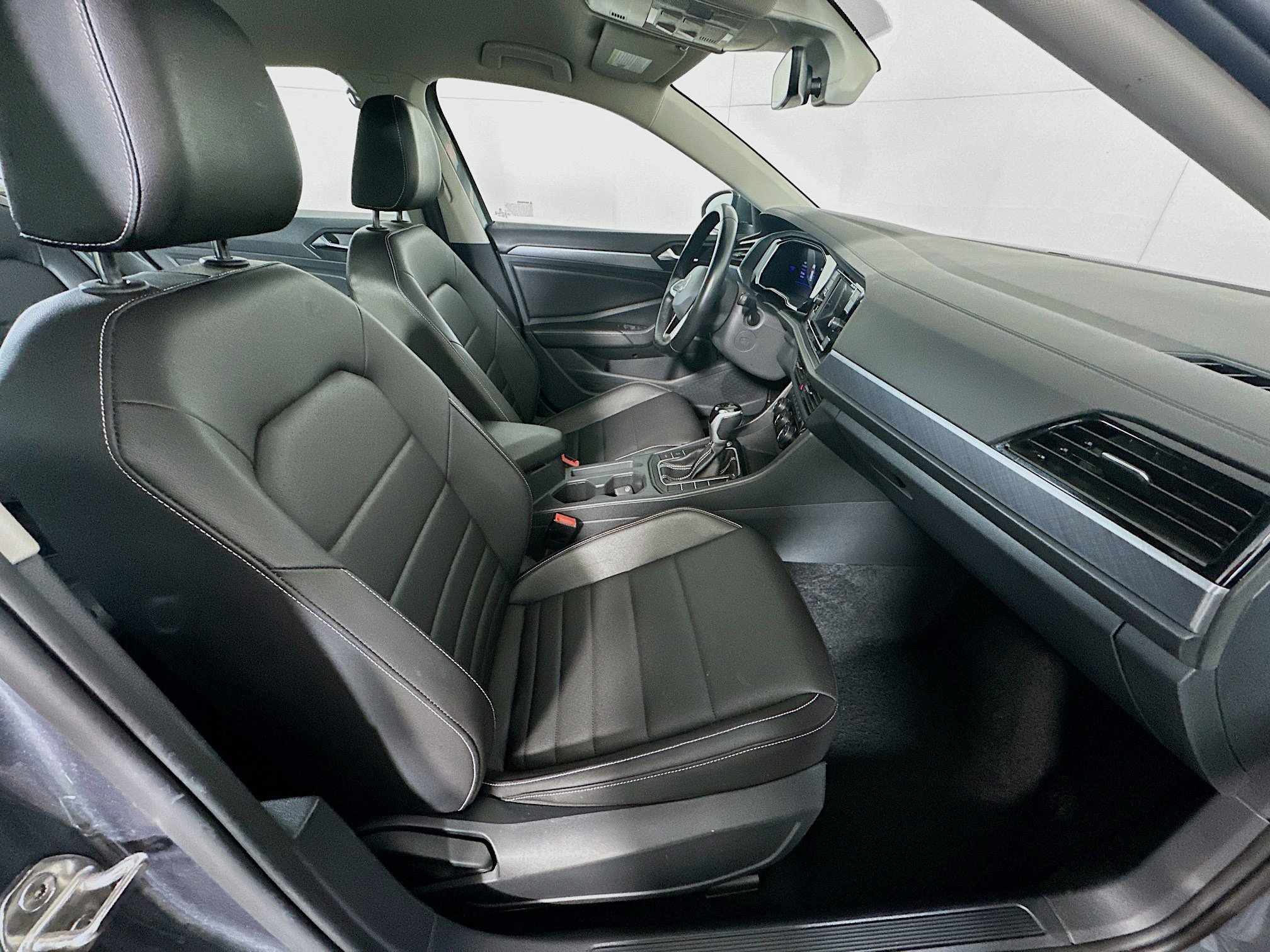 Used 2024 Volkswagen Jetta SE image 30