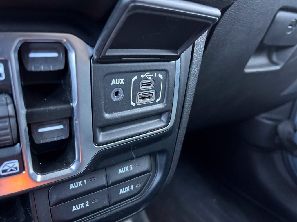 Used 2024 Jeep Wrangler Unlimited w/ Convenience Group AWD/4WD image 35