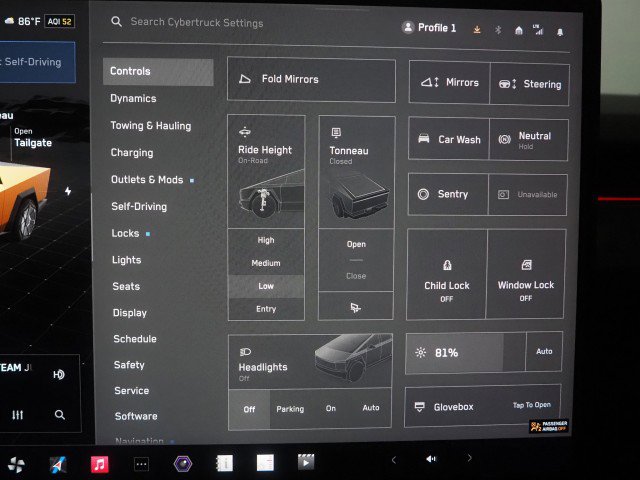 Used 2024 Tesla Cybertruck AWD Crew Cab image 33