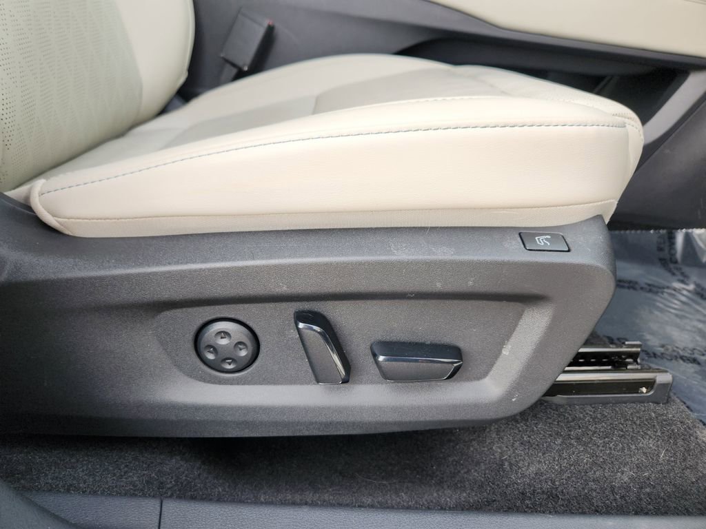 Used 2025 Nissan Murano Platinum w/ Cargo Package image 18