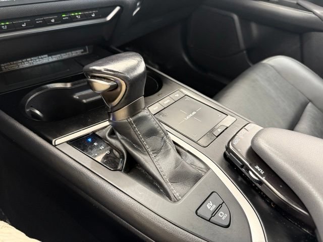 Used 2022 Lexus UX 250h w/ Luxury Package AWD/4WD image 40