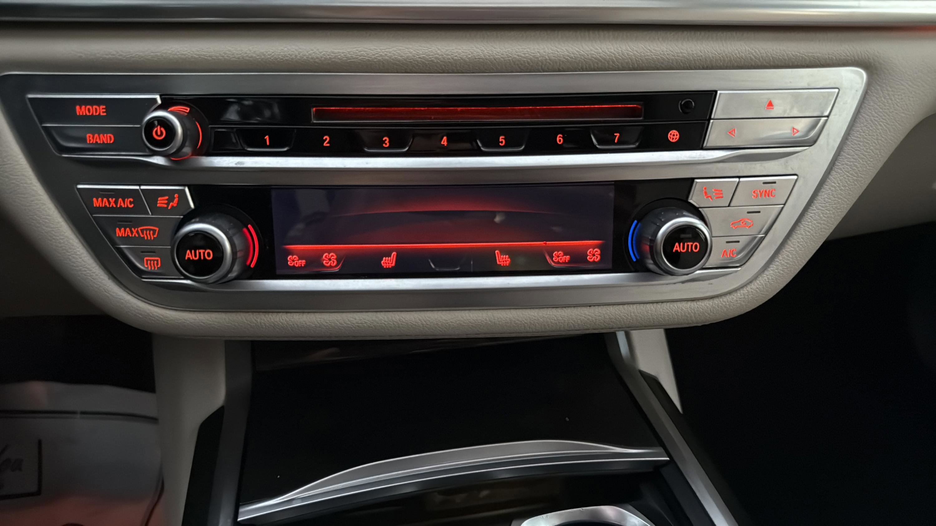 Used 2016 BMW 740i image 17