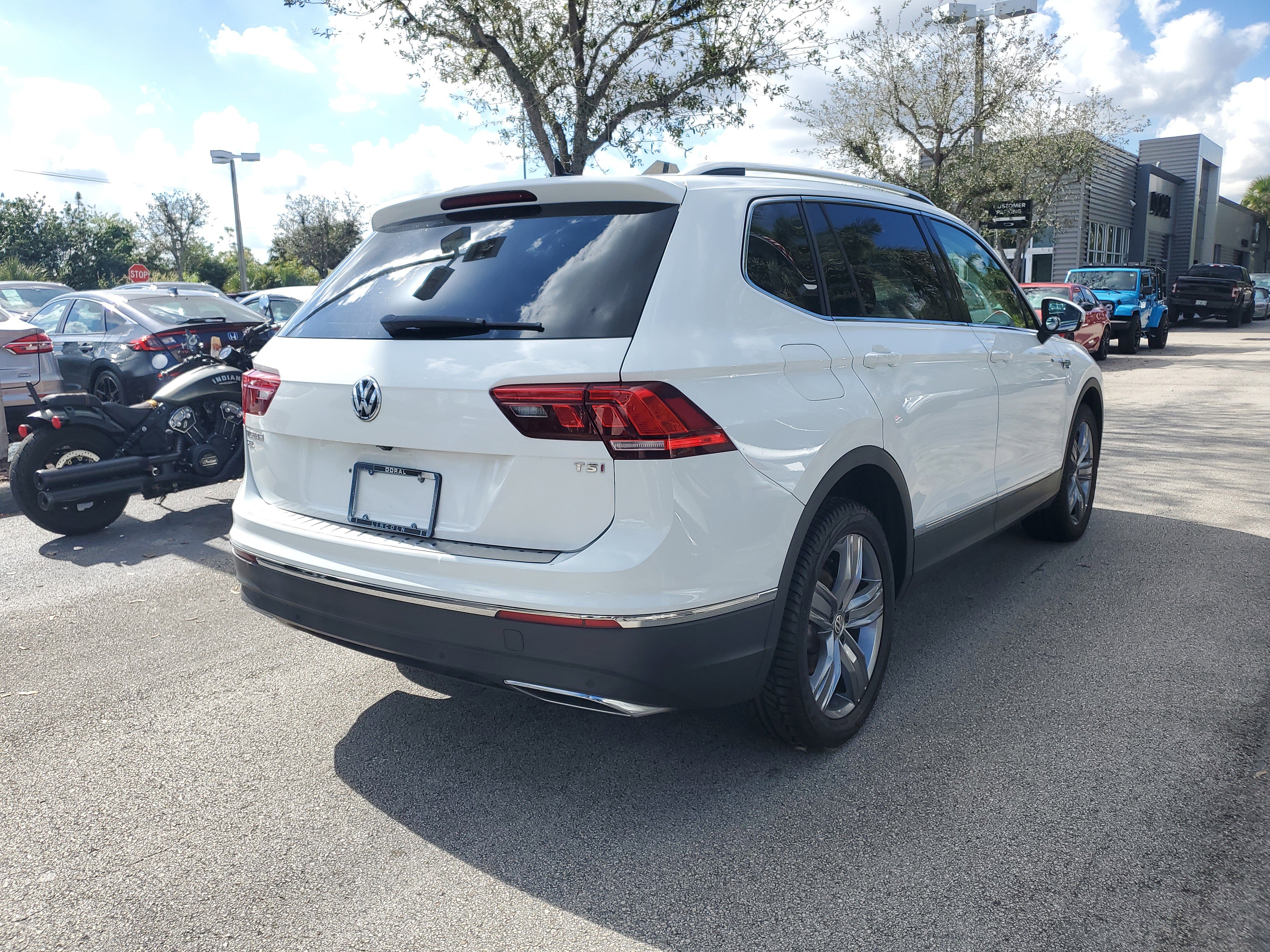 Used 2018 Volkswagen Tiguan SEL Premium image 6