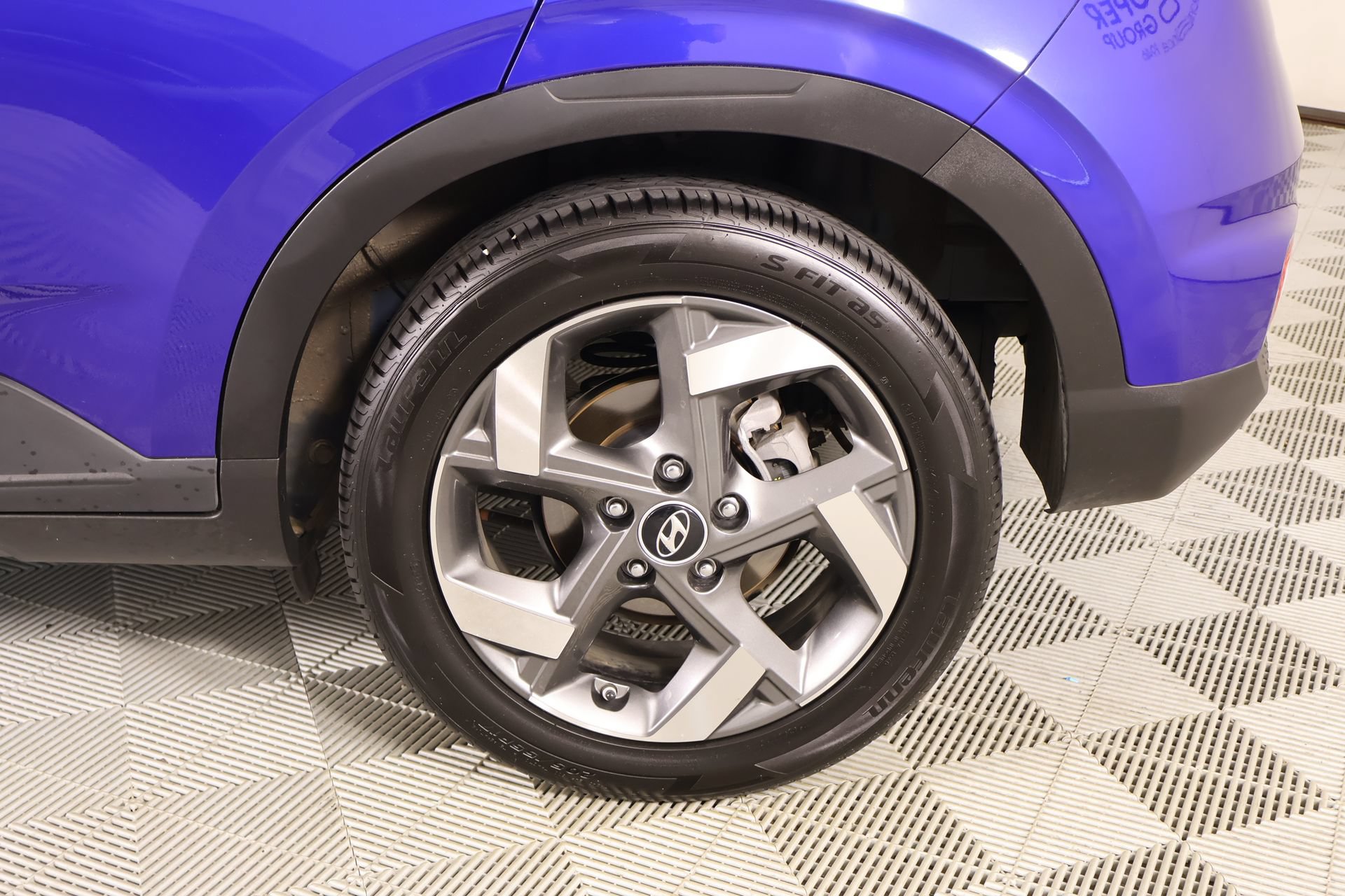 Used 2025 Hyundai Venue SEL FWD image 18