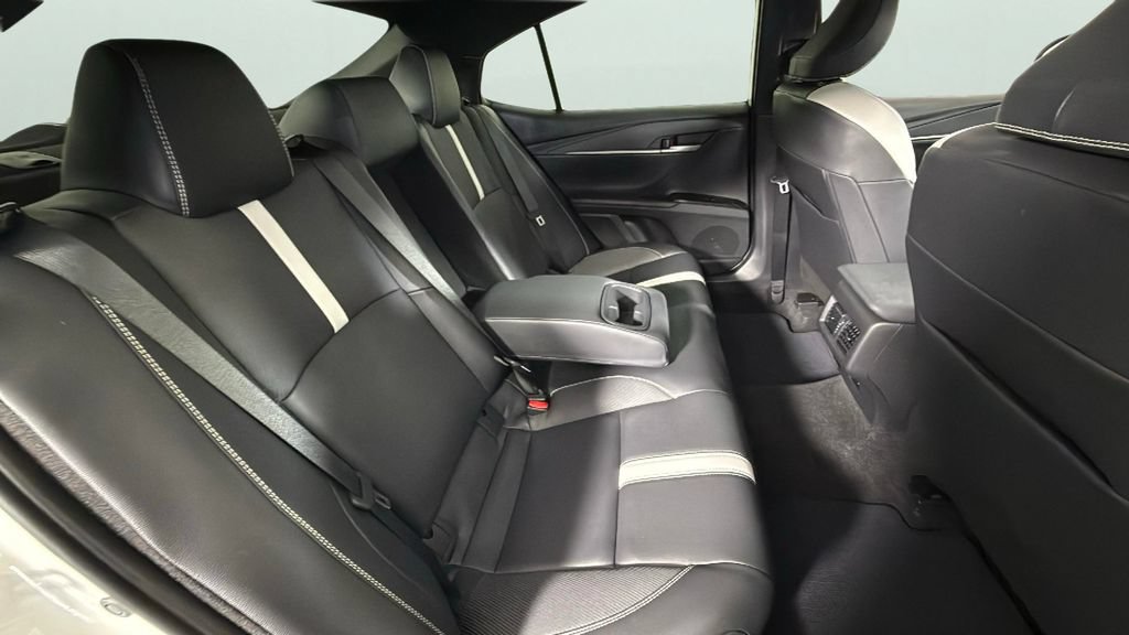 Used 2025 Toyota Camry SE w/ Convenience Package FWD image 29