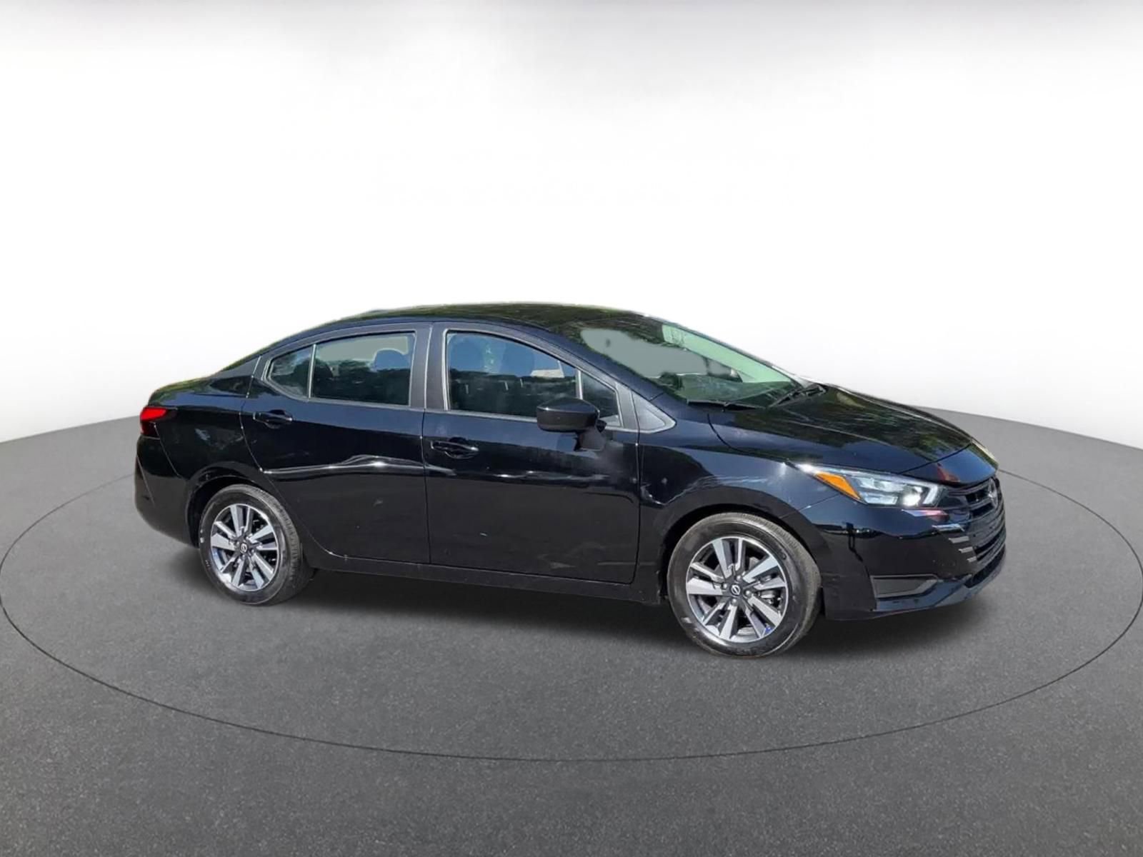 Used 2025 Nissan Versa SV FWD image 2