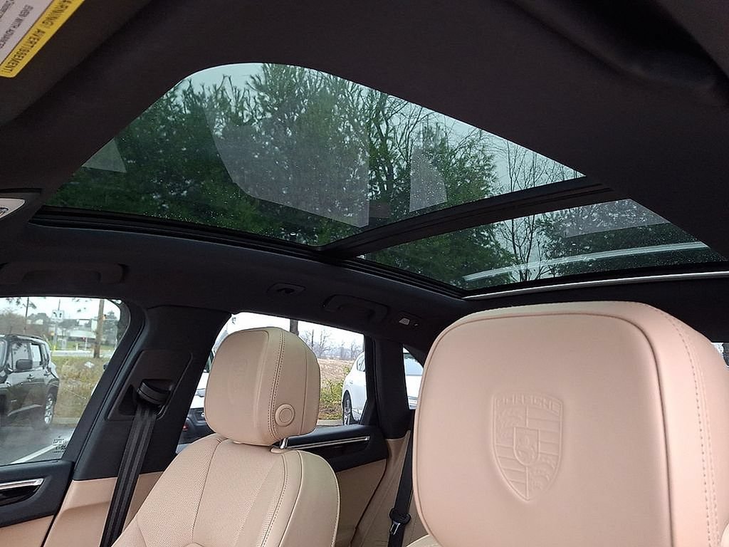Used 2024 Porsche Macan AWD/4WD image 17