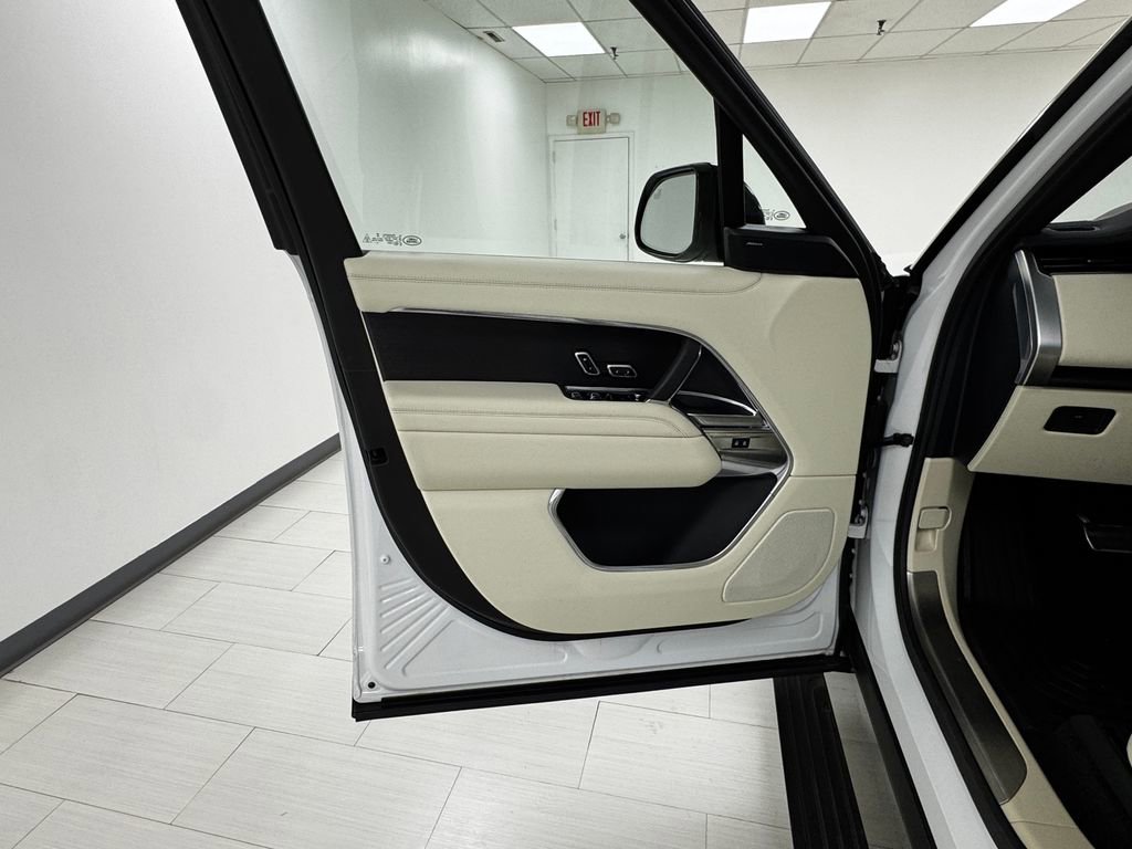 Used 2023 Land Rover Range Rover SE image 9