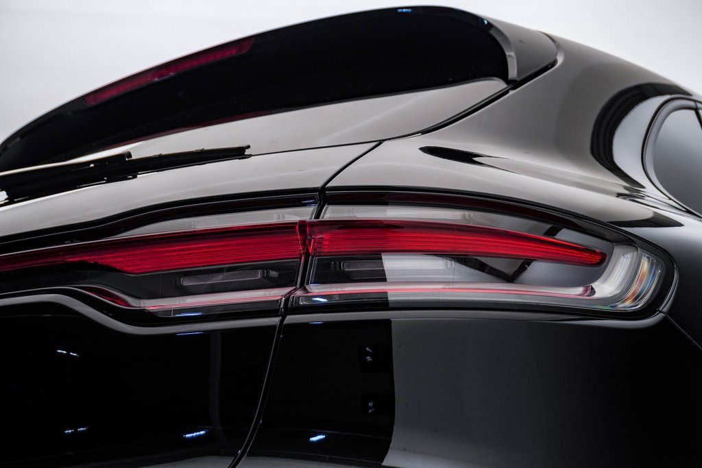 Certified 2025 Porsche Macan image 12