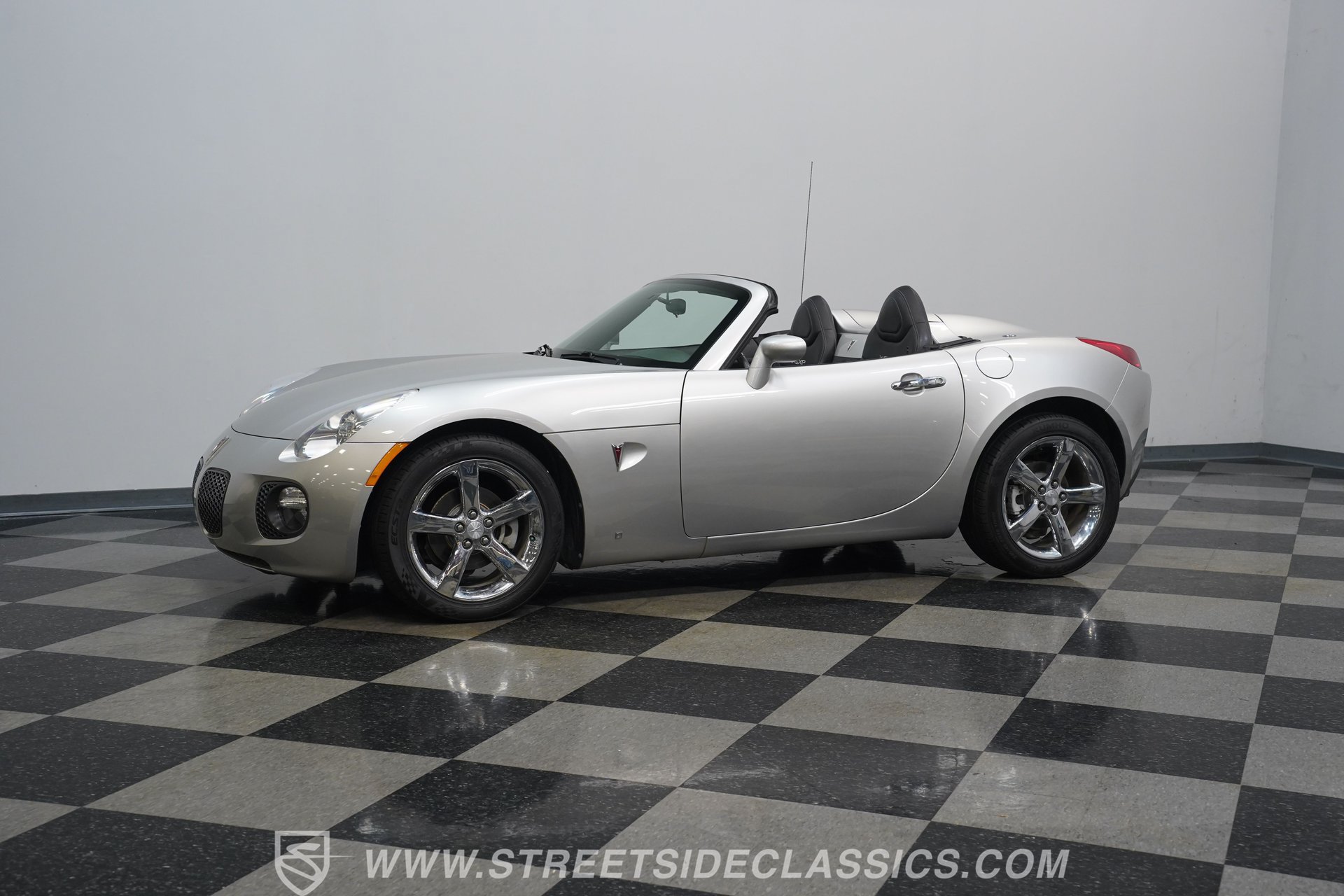 Used 2007 Pontiac Solstice GXP w/ Premium Package RWD image 7