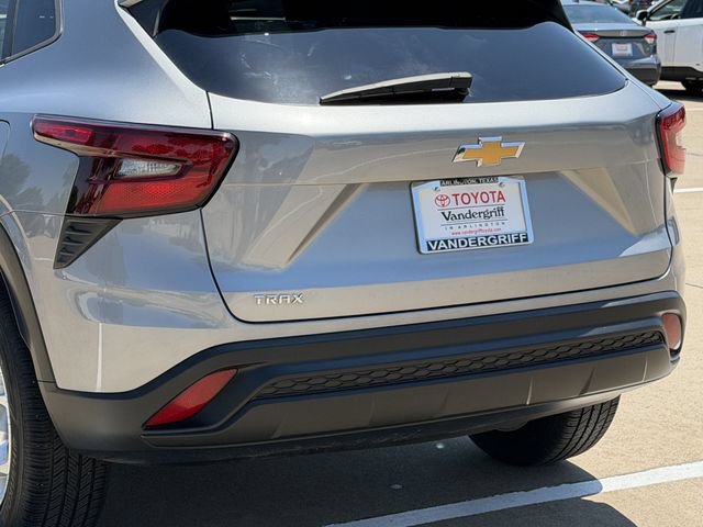 Used 2024 Chevrolet Trax LS w/ LS Convenience Package FWD image 6