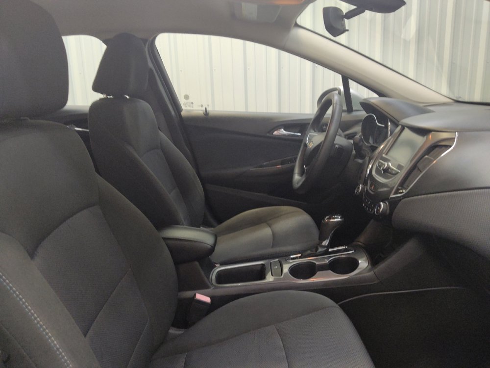 Used 2017 Chevrolet Cruze LT w/ Convenience Package FWD image 21
