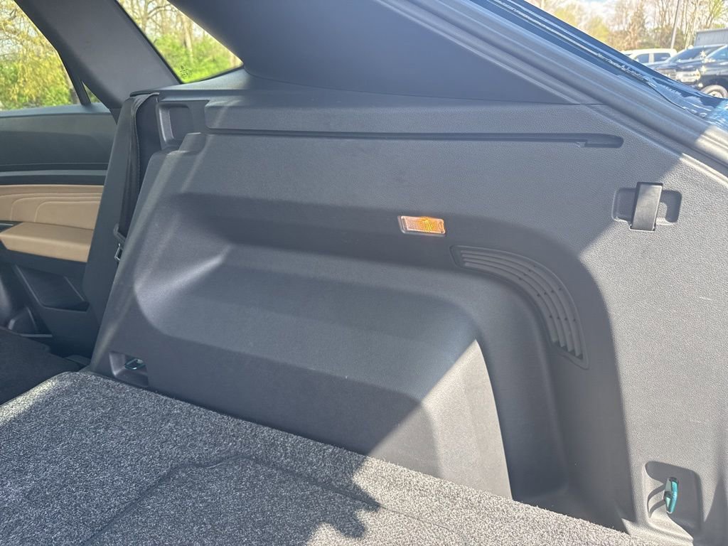 Used 2022 Volkswagen Atlas Cross Sport SE image 35